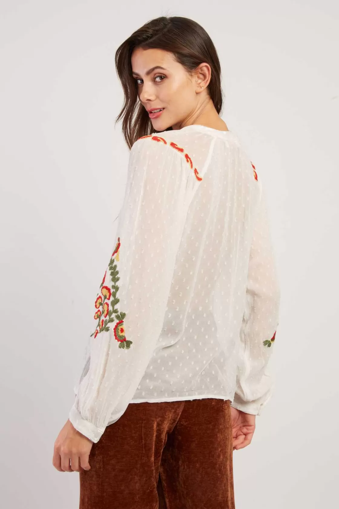 blouse_brode_avec_dtails_en_velours_haiti_7.webp Maison Derhy Les Blouses, Chemisiers & Tops-Blouse brodée avec détails en velours HAITI