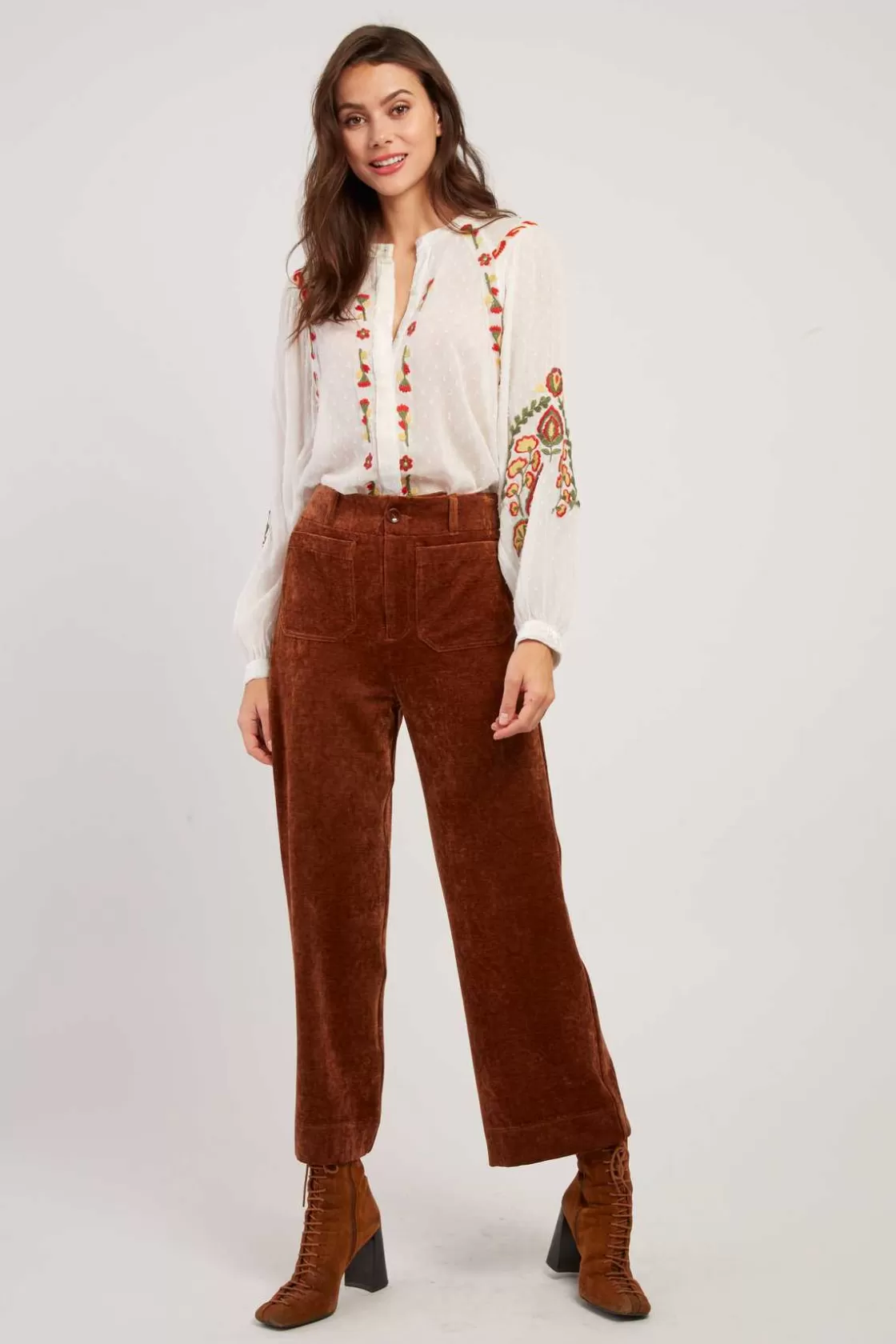 blouse_brode_avec_dtails_en_velours_haiti_8.webp Maison Derhy Les Blouses, Chemisiers & Tops-Blouse brodée avec détails en velours HAITI