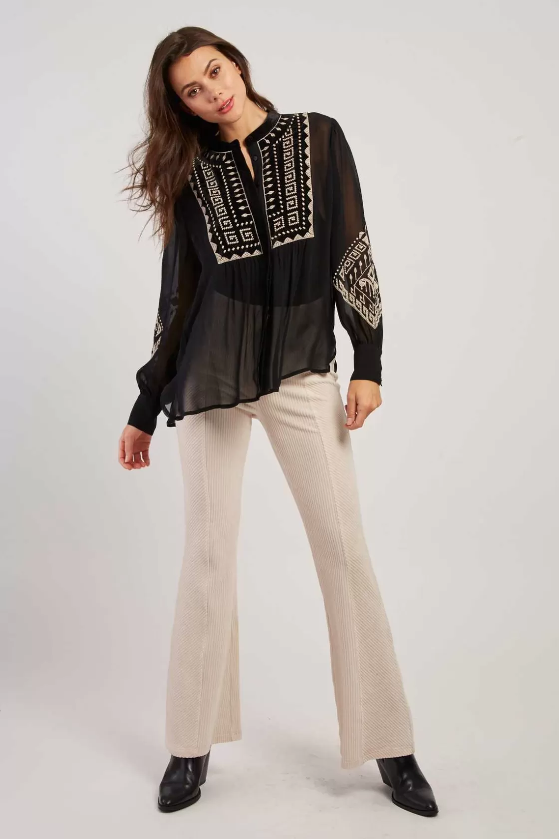 blouse_brode_manches_longues_harper_5.webp Maison Derhy Les Blouses, Chemisiers & Tops-Blouse brodée manches longues HARPER