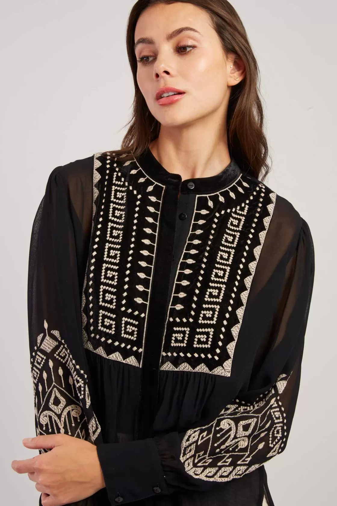 blouse_brode_manches_longues_harper_6.webp Maison Derhy Les Blouses, Chemisiers & Tops-Blouse brodée manches longues HARPER