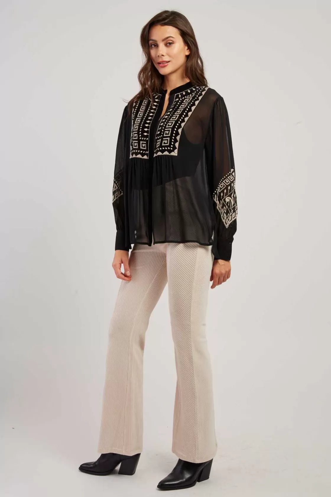 blouse_brode_manches_longues_harper_7.webp Maison Derhy Les Blouses, Chemisiers & Tops-Blouse brodée manches longues HARPER