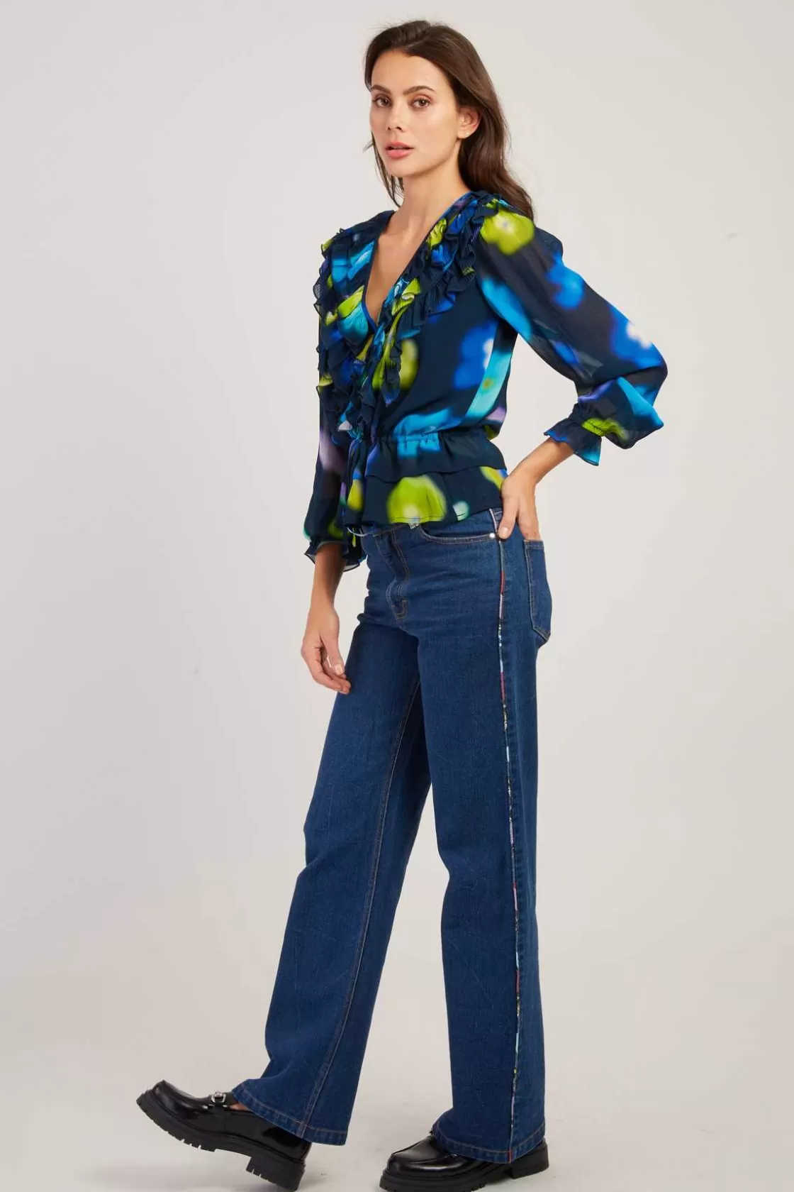 blouse_imprime_col_v_manches_longues_feline_4.webp Maison Derhy Les Blouses, Chemisiers & Tops-Blouse imprimée col V manches longues FELINE