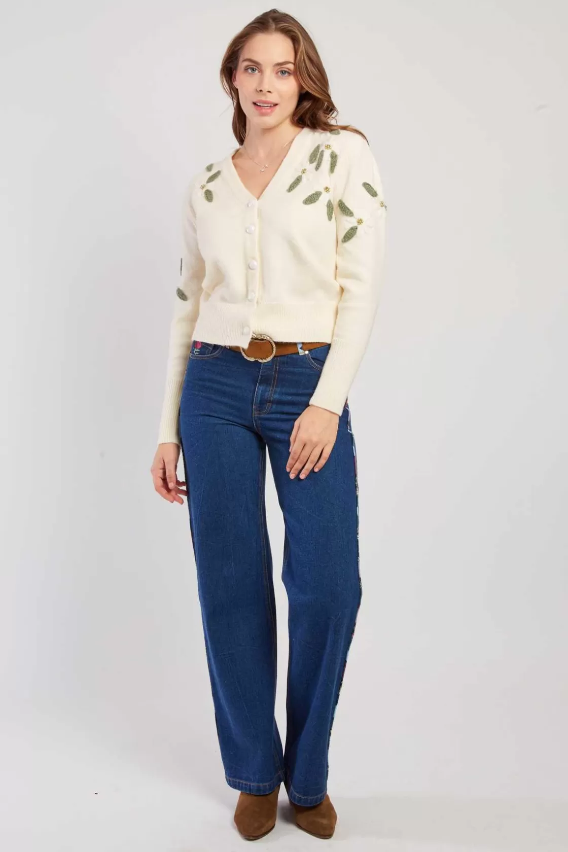 cardigan_en_maille_fine_avec_broderies_florales_dakota_8.webp Maison Derhy Les Gilets, Cardigans & Pulls-Cardigan en maille fine avec broderies florales DAKOTA