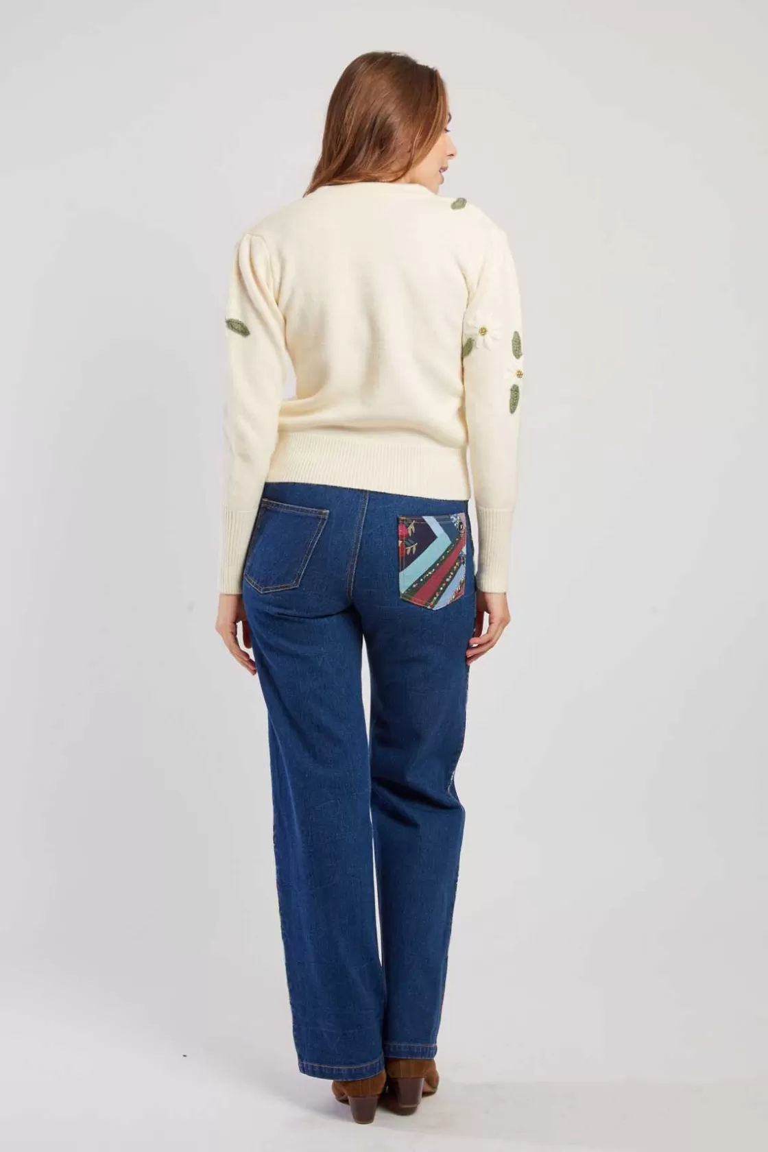 cardigan_en_maille_fine_avec_broderies_florales_dakota_9.webp Maison Derhy Les Gilets, Cardigans & Pulls-Cardigan en maille fine avec broderies florales DAKOTA