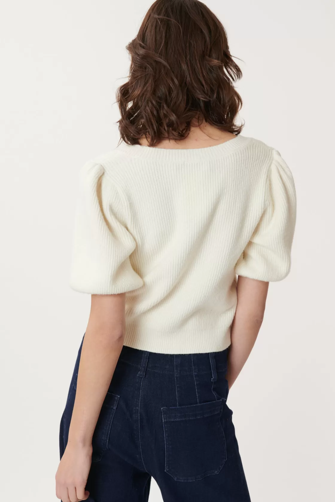 gilet_court_en_coton_avec_boutons_bijoux_liane_3.webp Maison Derhy La Maille | Les Blouses, Chemisiers & Tops-Gilet Court en Coton avec Boutons Bijoux LIANE