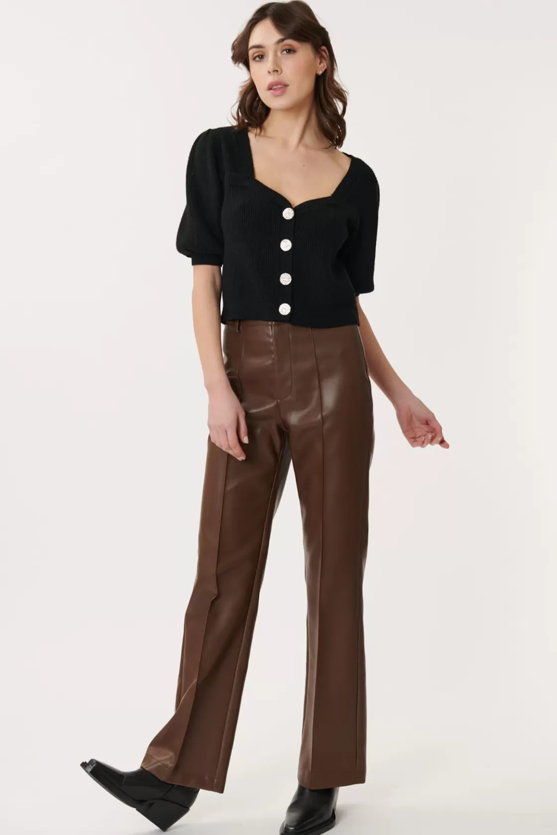 gilet_court_en_coton_avec_boutons_bijoux_liane_6.webp Maison Derhy La Maille | Les Blouses, Chemisiers & Tops-Gilet Court en Coton avec Boutons Bijoux LIANE