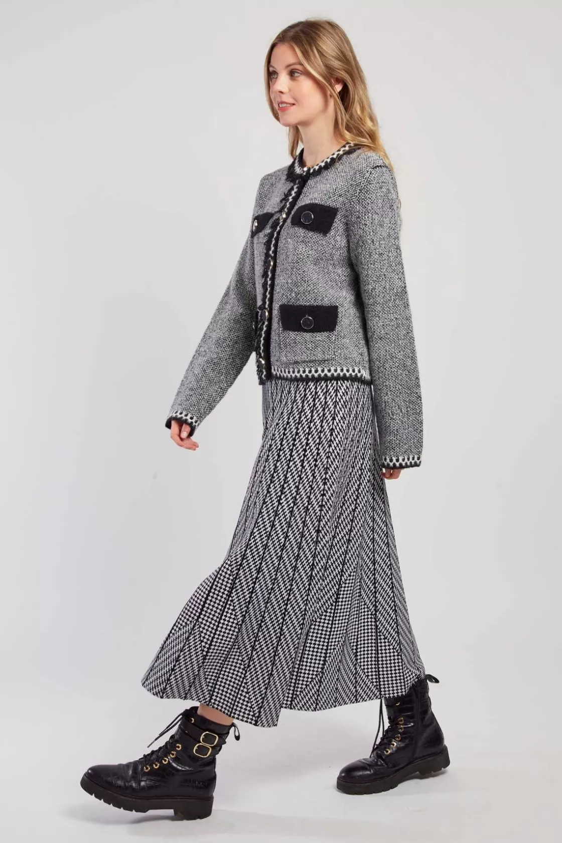 jupe_milong_plisse_en_maille_raye_galante_12.webp Maison Derhy La Maille | Les Jupes & Pantalons-Jupe mi-long plissée en maille rayée GALANTE