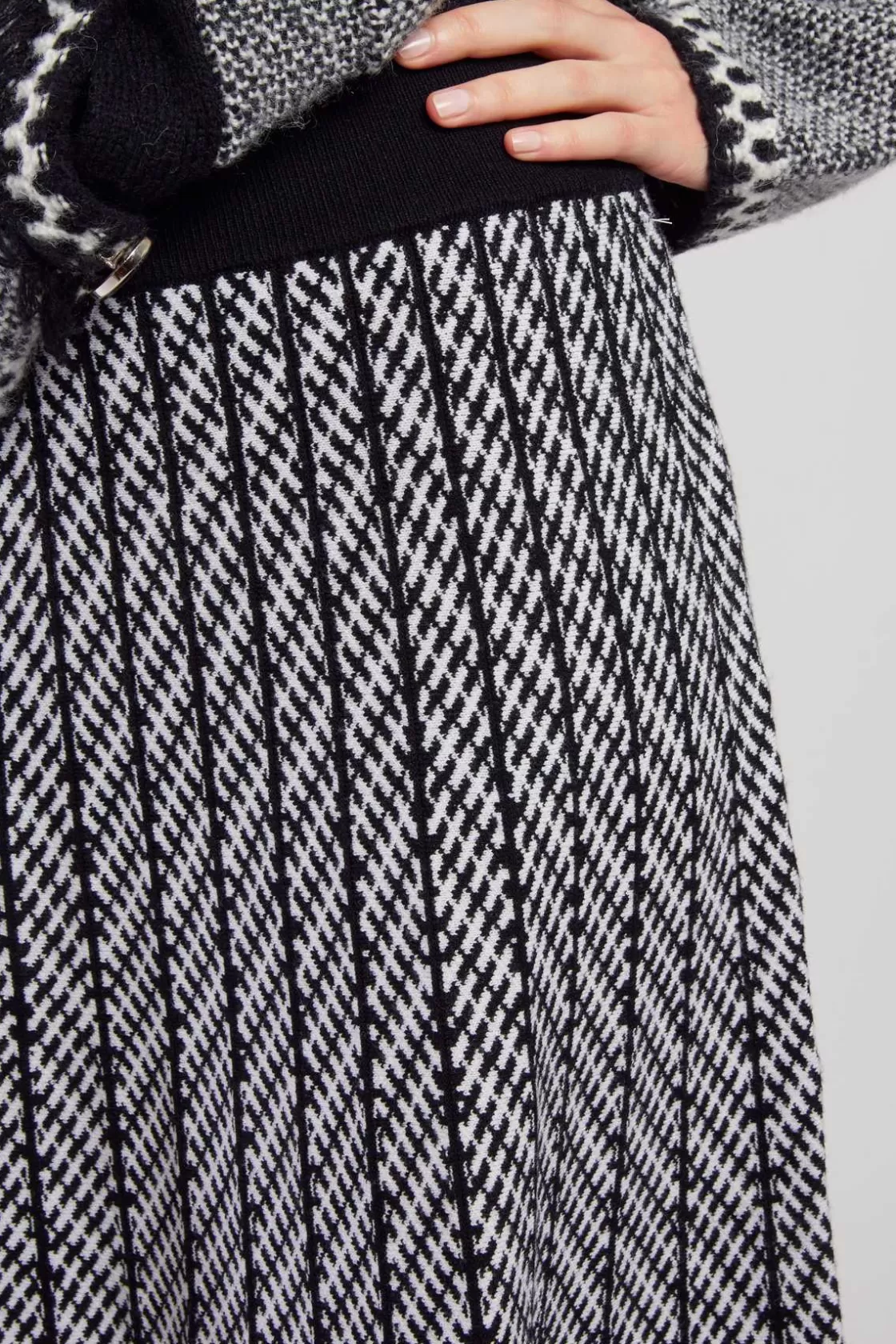 jupe_milong_plisse_en_maille_raye_galante_15.webp Maison Derhy La Maille | Les Jupes & Pantalons-Jupe mi-long plissée en maille rayée GALANTE