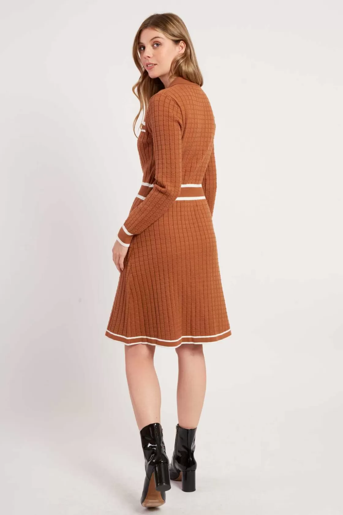 robe_courte_en_maille_avec_manches_longues_jade_13.webp Maison Derhy La Maille | Robes Courtes-Robe courte en maille avec manches longues JADE