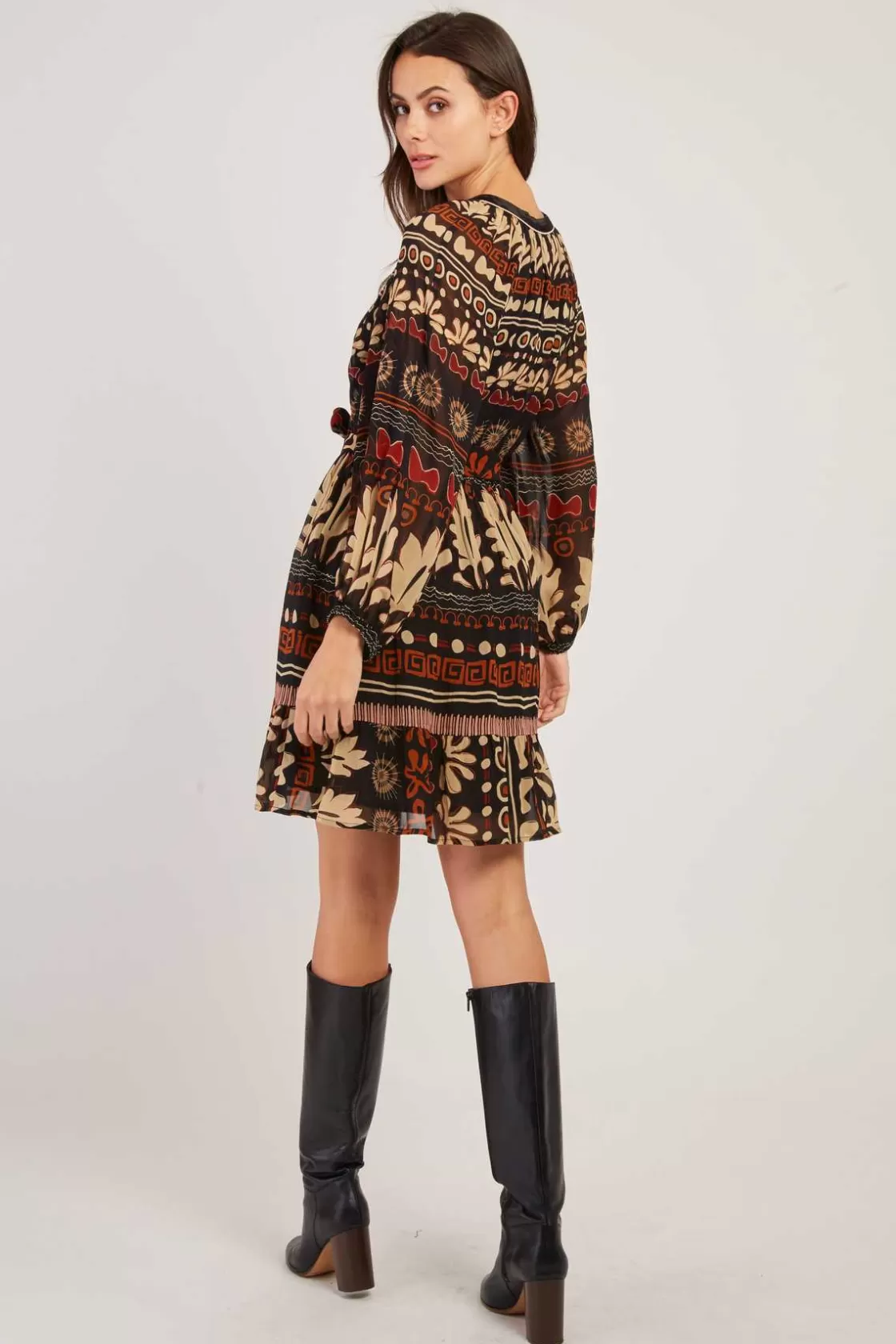 robe_courte_imprime_manches_longues_basilic_2.webp Maison Derhy Robes Imprimées | Robes Courtes-Robe courte imprimée manches longues BASILIC Noir