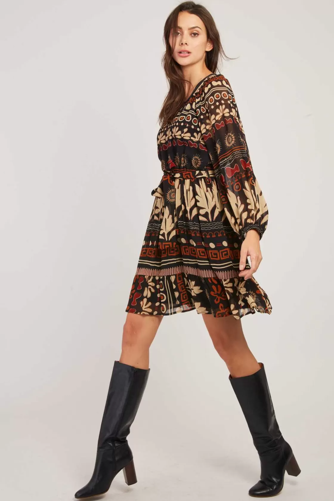 robe_courte_imprime_manches_longues_basilic_4.webp Maison Derhy Robes Imprimées | Robes Courtes-Robe courte imprimée manches longues BASILIC Noir