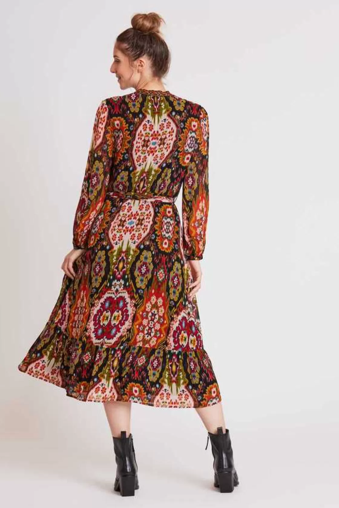 robe_midi_col_v_imprime_et_galon_brod_salamanca_2.webp Maison Derhy Robes Longues | Robes Courtes-Robe midi col V imprimée et galon brodé SALAMANCA Noir