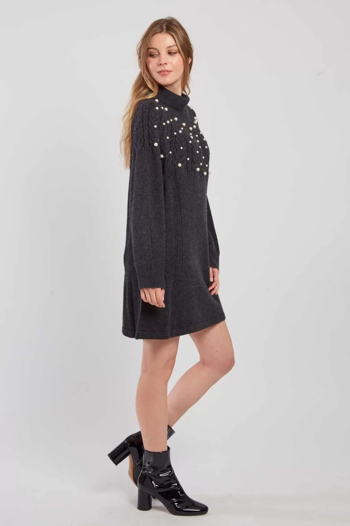 robe_pull_col_roul_unie_avec_perles_joris_2.webp Maison Derhy La Maille | Robes Courtes-Robe pull col roulé unie avec perles JORIS