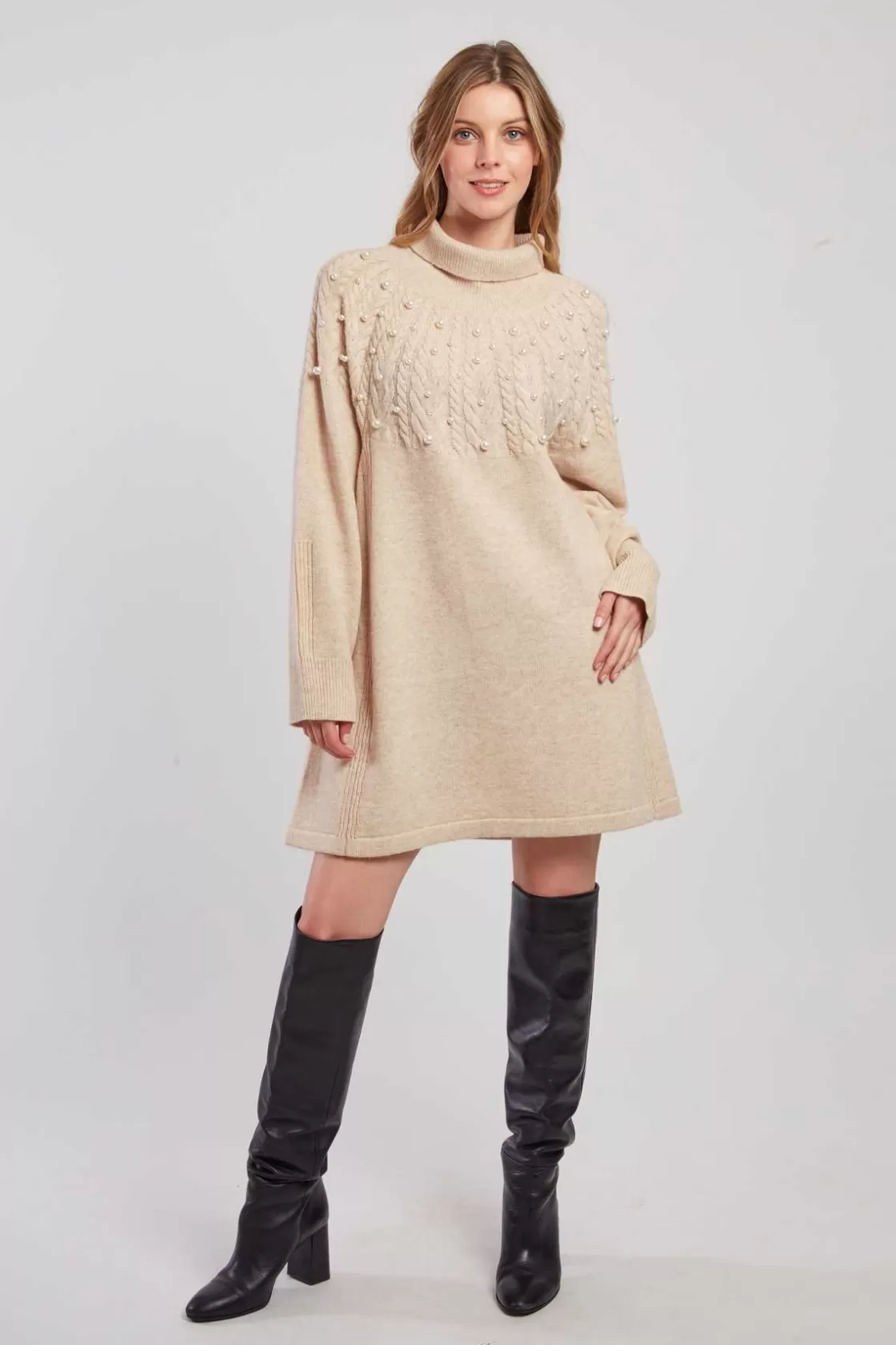 robe_pull_col_roul_unie_avec_perles_joris_5.webp Maison Derhy La Maille | Robes Courtes-Robe pull col roulé unie avec perles JORIS