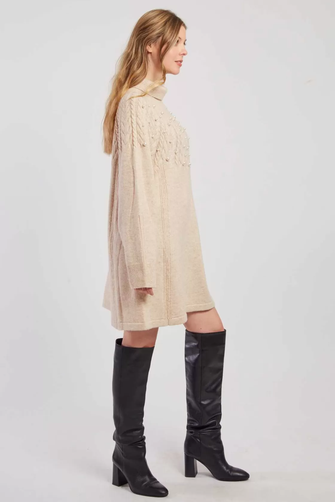 robe_pull_col_roul_unie_avec_perles_joris_7.webp Maison Derhy La Maille | Robes Courtes-Robe pull col roulé unie avec perles JORIS