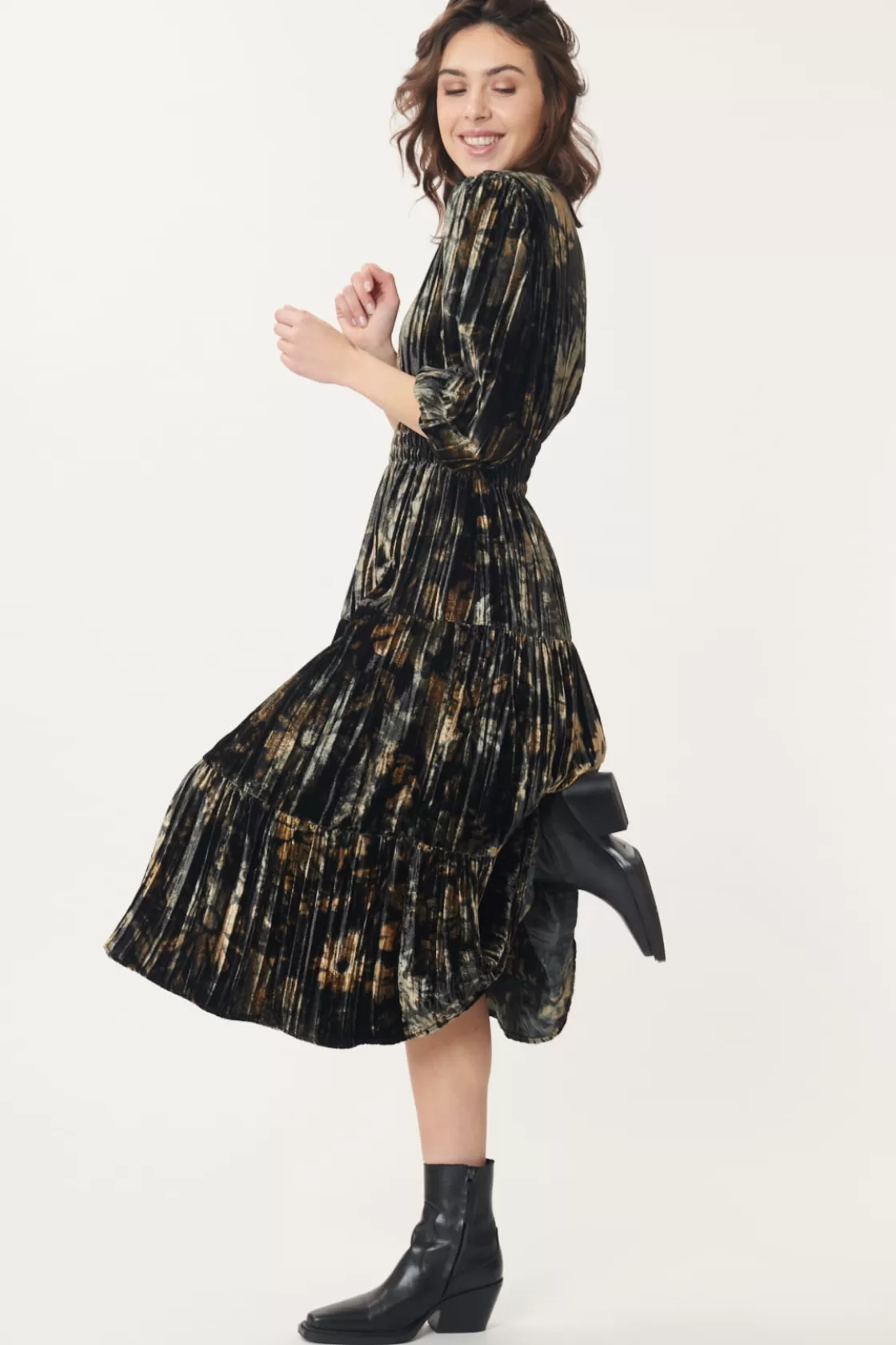 robe_velours_imprim_pliss_acelia_2.webp Maison Derhy Robes Imprimées-Robe Velours Imprimé Plissé ACELIA Noir