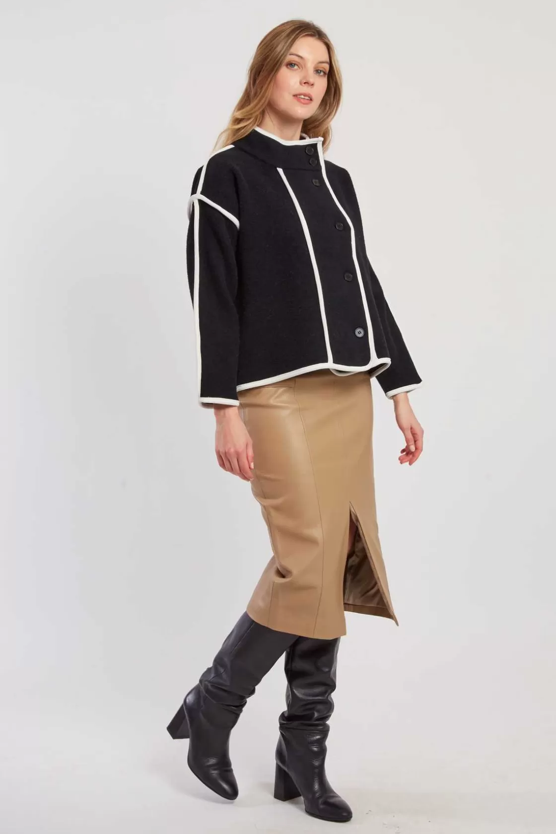 veste_courte_col_montant_laeticia_3.webp Maison Derhy Les Manteaux, Vestes & Doudounes-Veste courte col montant LAETICIA Noir